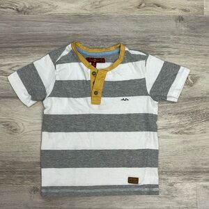 7 For All Mankind Gray & White Striped Short Sleeve Boy's Henley Tee Size 4T
